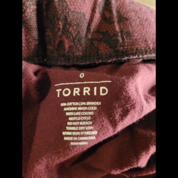 2 for $20 Torrid Purple Lace Print Leggings - Picture 8 of 9